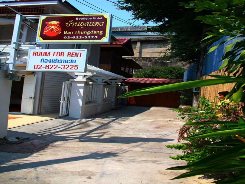 Ban Thungdang Housetel Bangkok Hotel Exterior photo