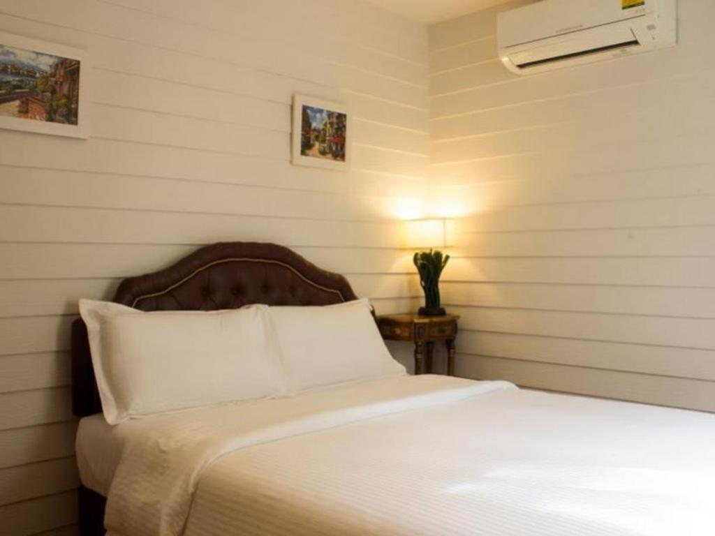 Ban Thungdang Housetel Bangkok Hotel Exterior photo