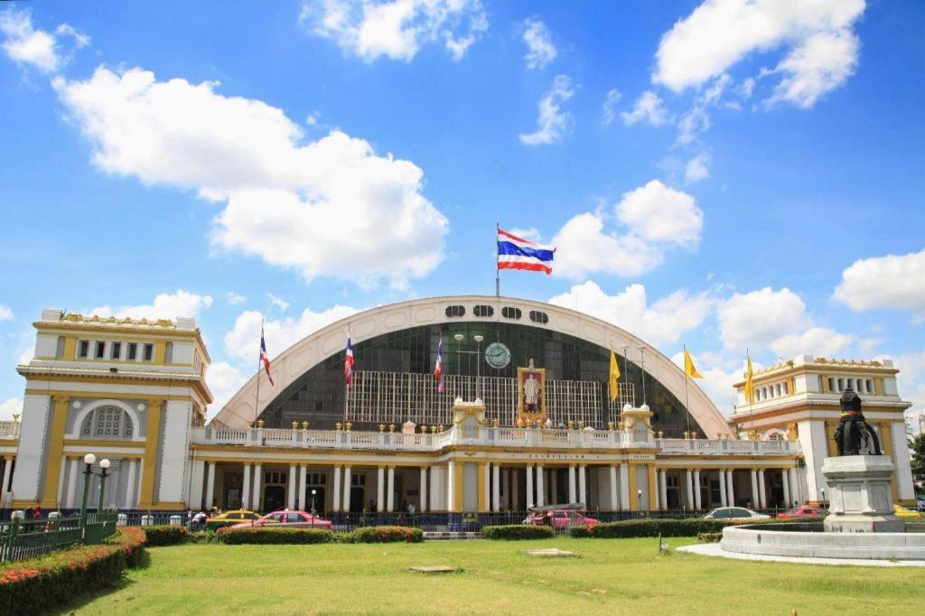 Ban Thungdang Housetel Bangkok Hotel Exterior photo