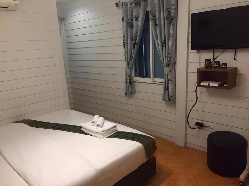 Ban Thungdang Housetel Bangkok Hotel Exterior photo